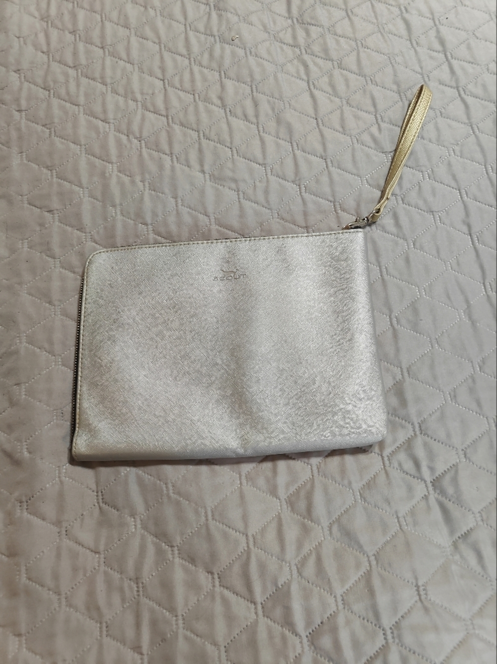 Scout Bags Two-Tone Gold & Silver Clutch Wristlet - Picture 3 of 6